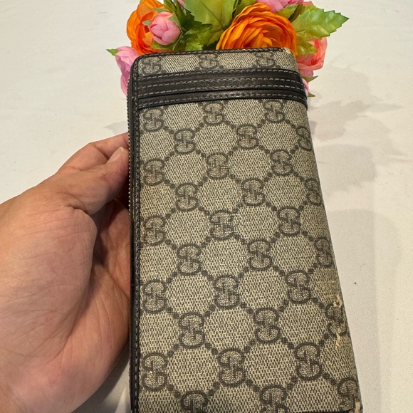 Authentic Gucci zippy PVC  wallet - Picture 8 of 12